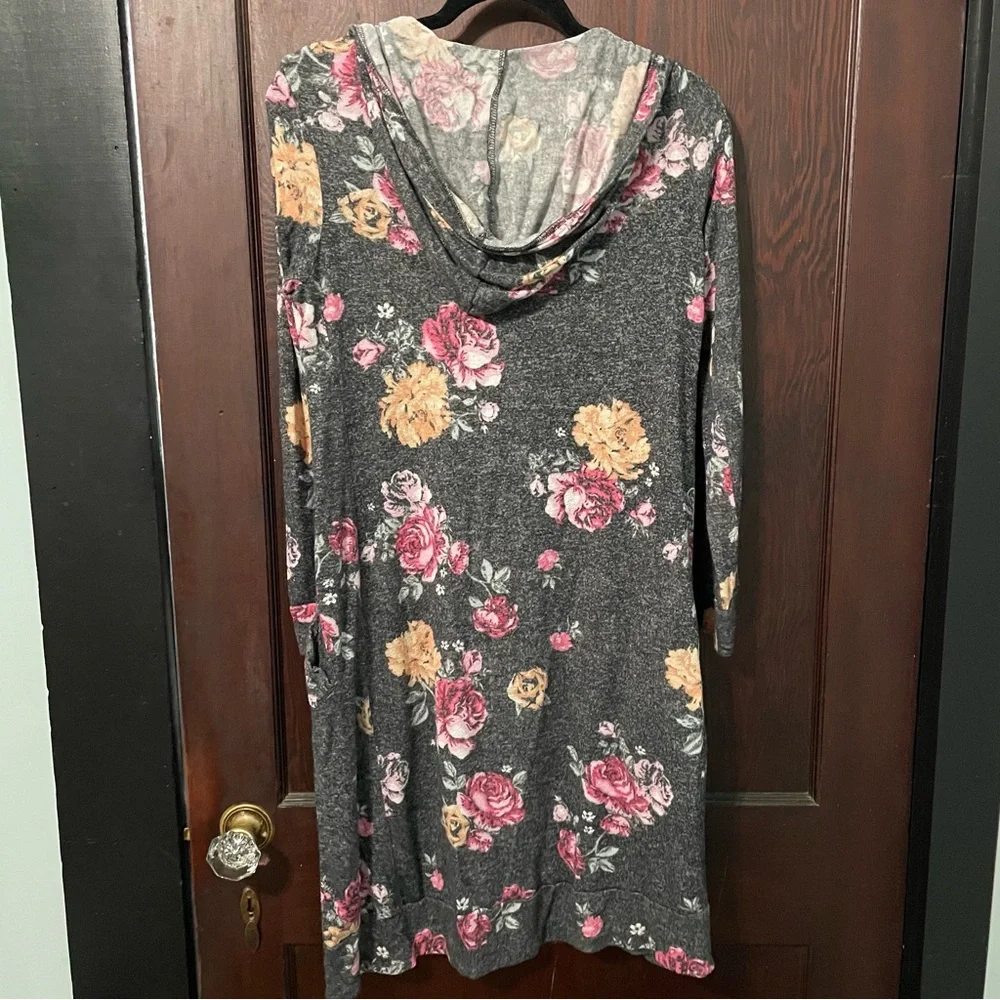 No Boundaries M Long Cardigan with Pockets Floral Gray Pink